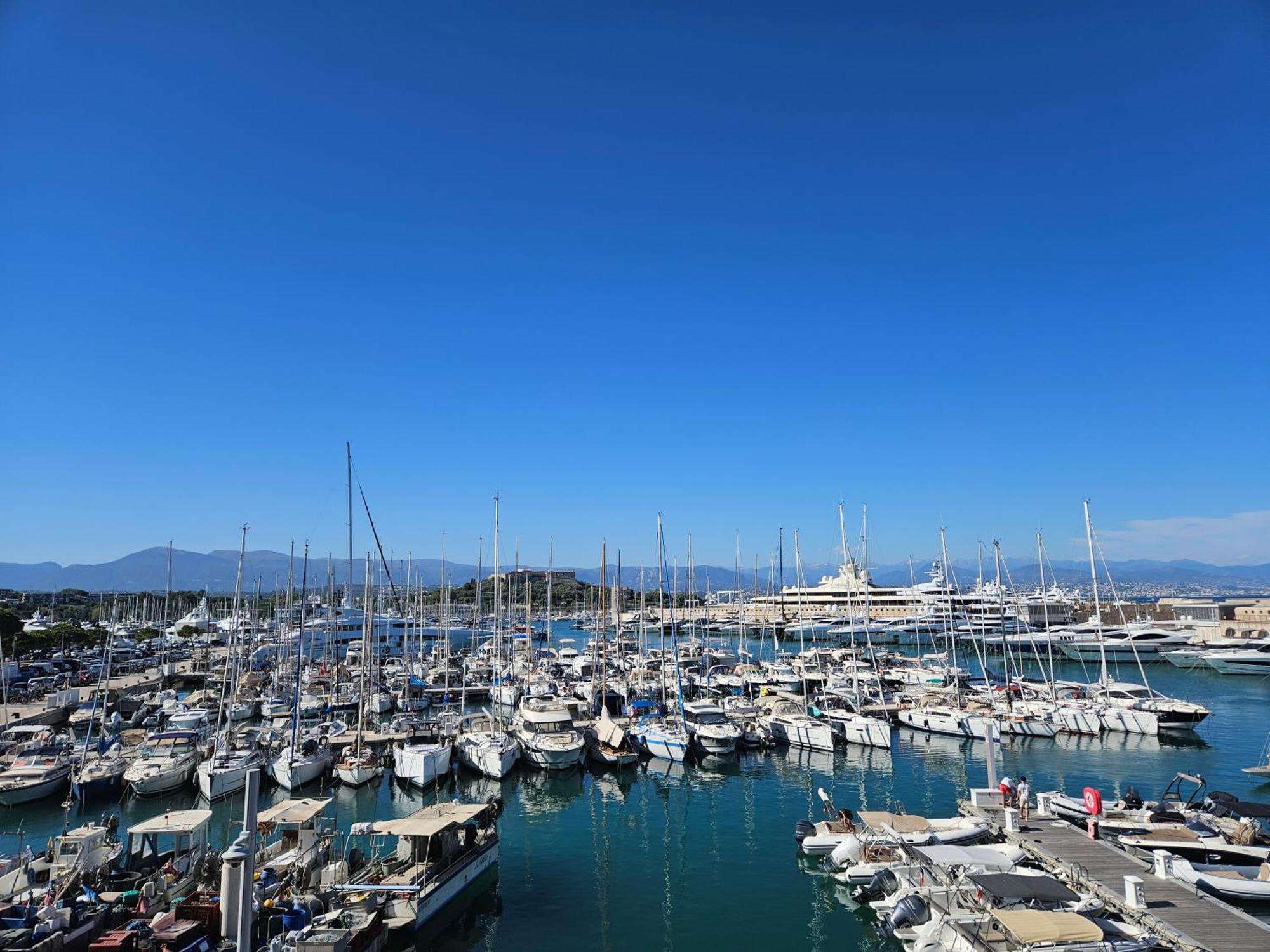 2 Pieces Au Coeur Du Vieil * Antibes